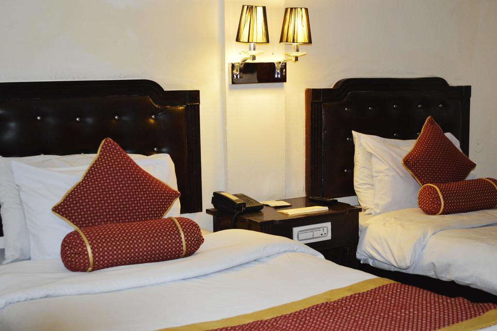 Amer Hotel Лахор Экстерьер фото