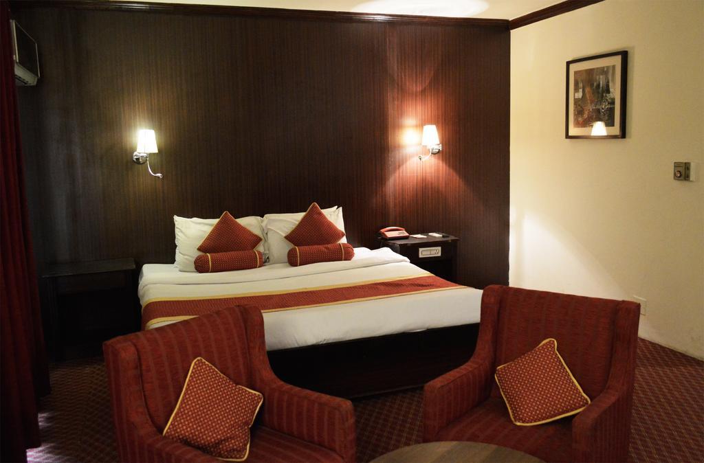 Amer Hotel Лахор Экстерьер фото